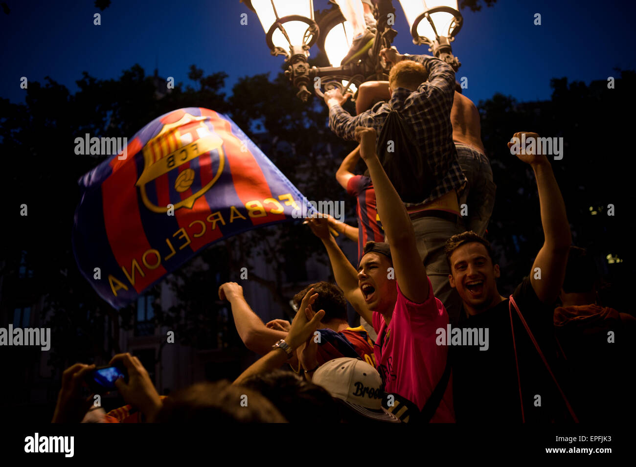 FC Barcelona Fans feiern die Erreichung der spanischen Liga in Barcelona Straßen. Stockfoto
