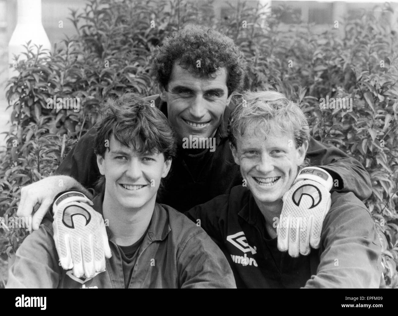 Southampton & England Players (from) Steve Williams, Peter Shilton und Mark Wright, 12. September 1984. Alle drei Heiligen wurden in das Line-up für Englands jüngsten 1: 0-Sieg über Ostdeutschland im Wembley Stadium, London. Stockfoto