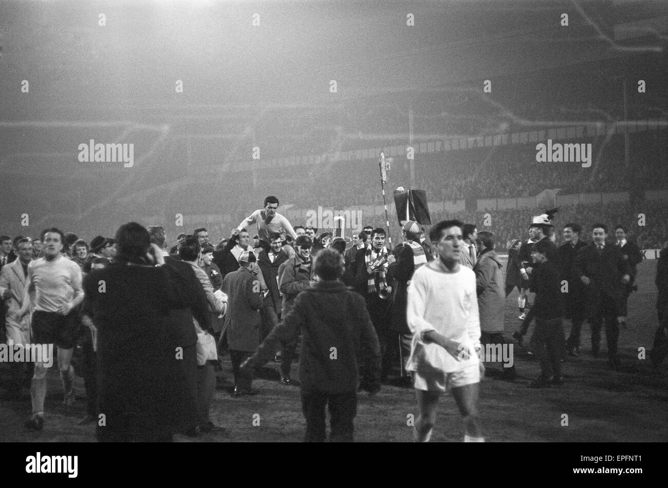 Nottingham Forest V Southampton, FA Cup sechsten Runde match, 2. Replay im City Ground, Montag, 8. April 1963.  Endstand: Nottingham Forest 0-5-Southampton Stockfoto