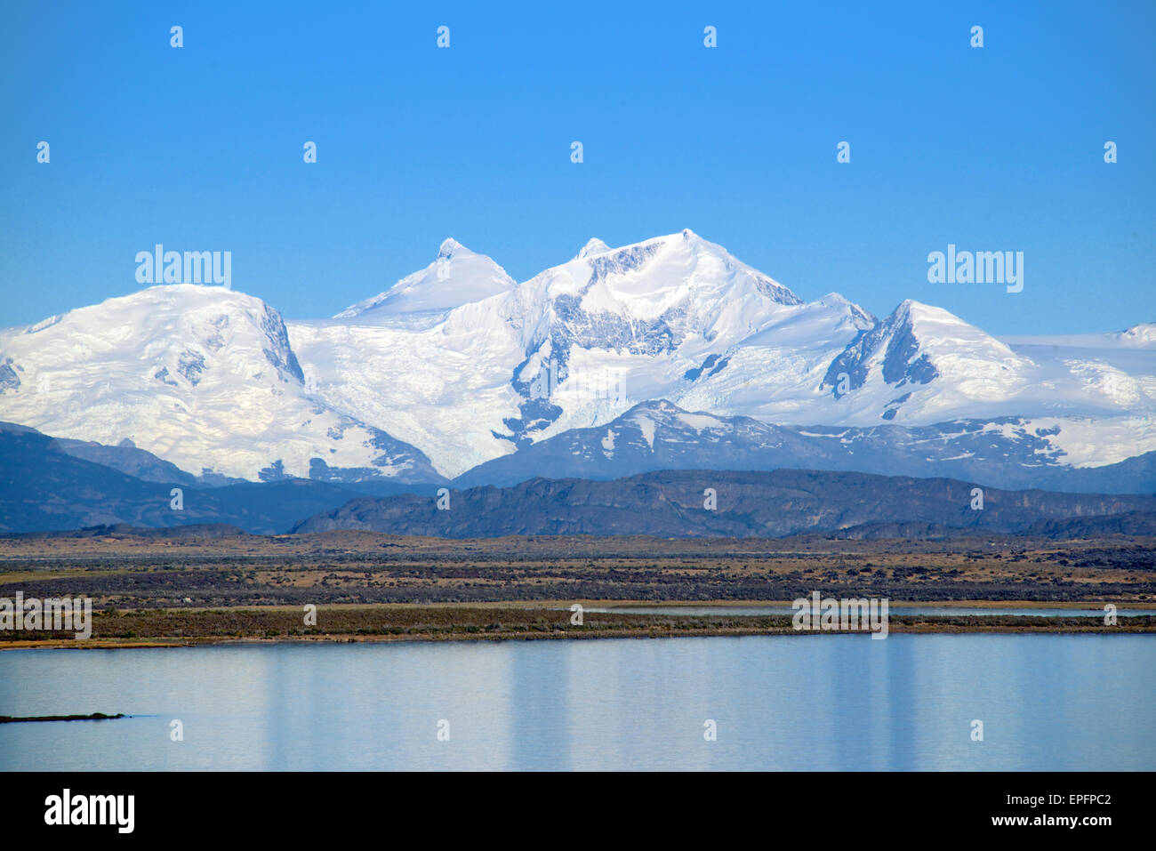 Argentino-See und Schnee bedeckt Berge im frühen Morgenlicht Patagonien Argentinien Stockfoto