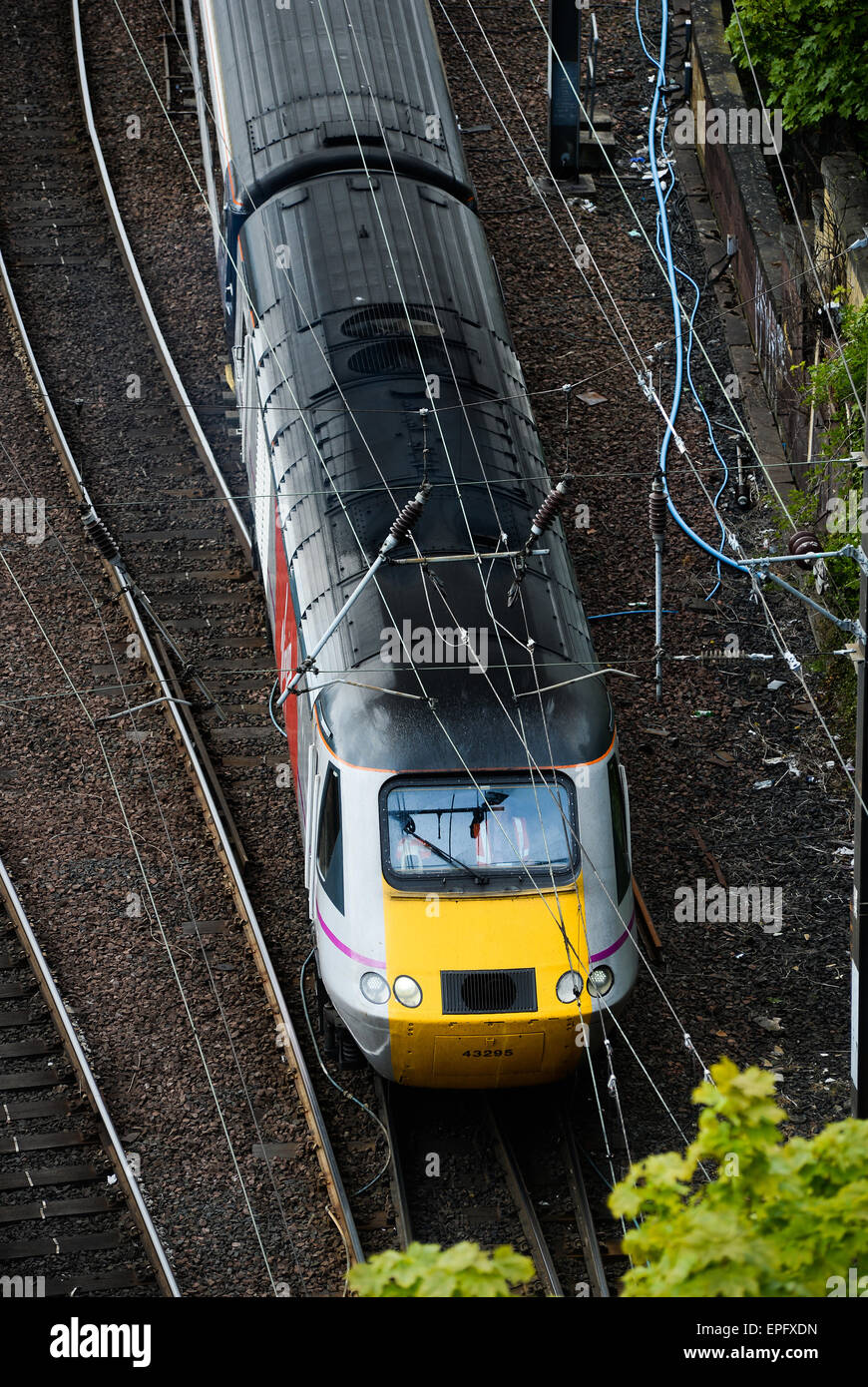 Eine Jungfrau Züge East Coast, British Rail Class 43 (HST), InterCity 125 verlassen Edinburgh Waverley Stockfoto