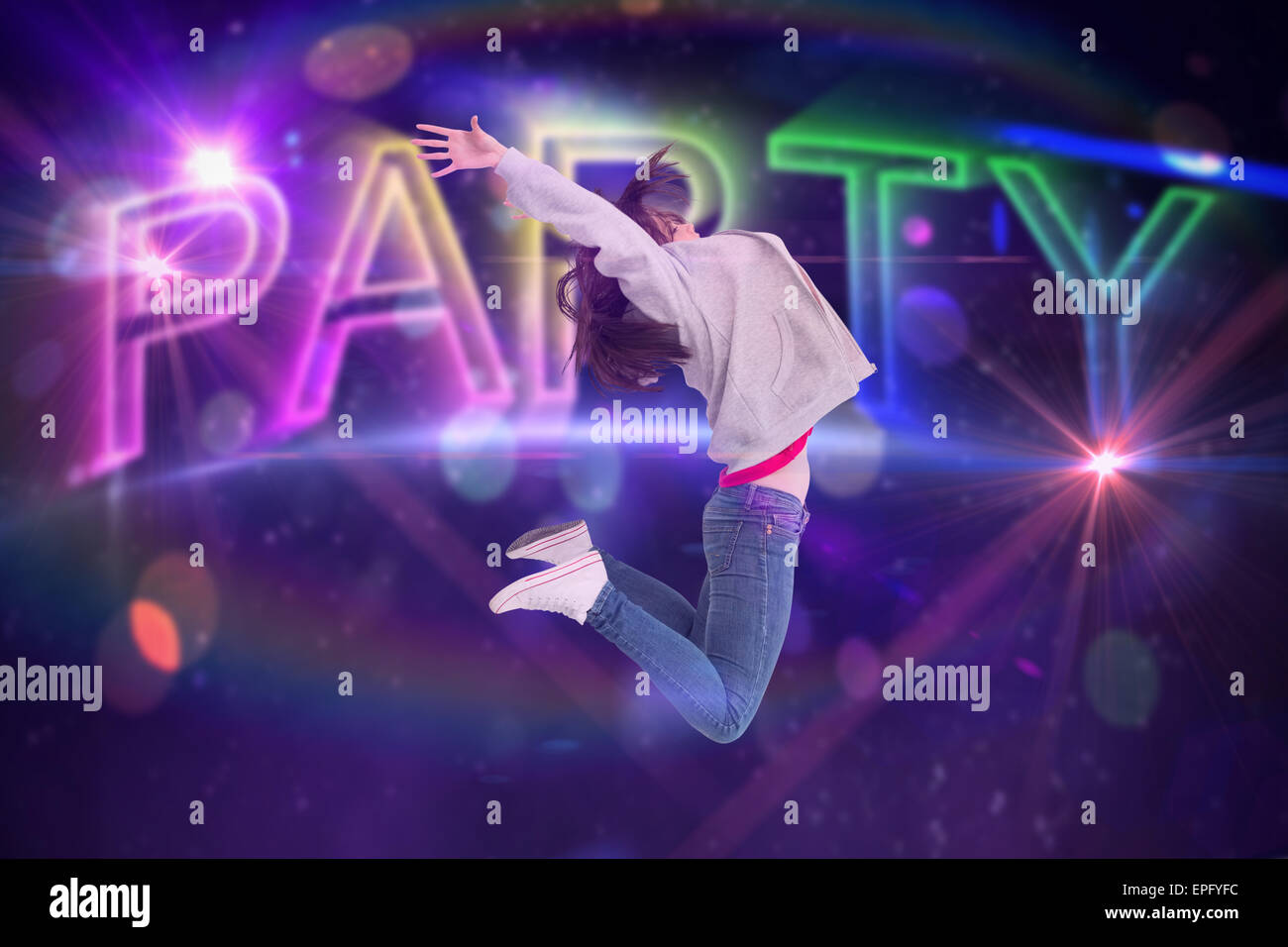 Zusammengesetztes Bild der fröhliche junge Frau springen Stockfoto