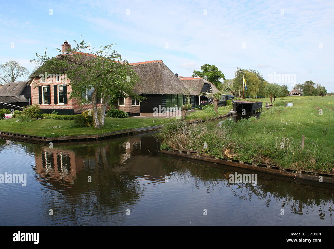 Wasserstraßen und Kanäle in den populären touristischen Dorf von Giethoorn, Overijssel, Niederlande Stockfoto