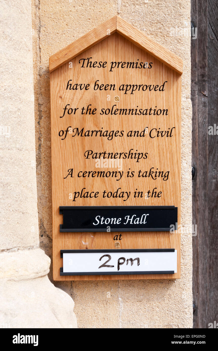 Zeichen, die Ehe oder Lebenspartnerschaft Zeremonie im Rathaus Stein Hall von King's Lynn angekündigt. Stockfoto