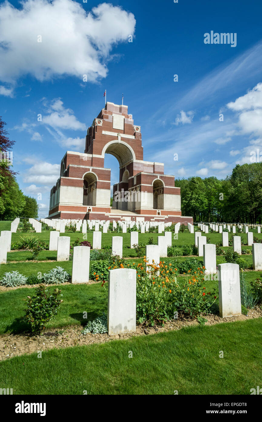 Die Somme Schlachtfeld Thiepval-Denkmal auf die fehlende auf der Somme britischen Sektion des Friedhofs Stockfoto