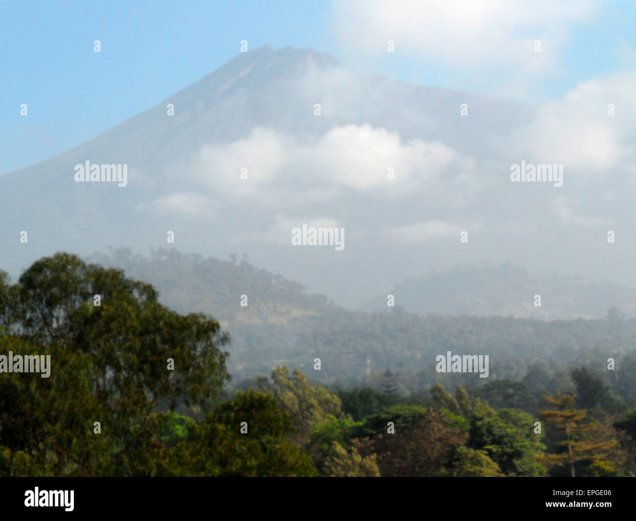 Februar 2012 - Tansania: Mount Meru, Tansania, Afrika. Stockfoto