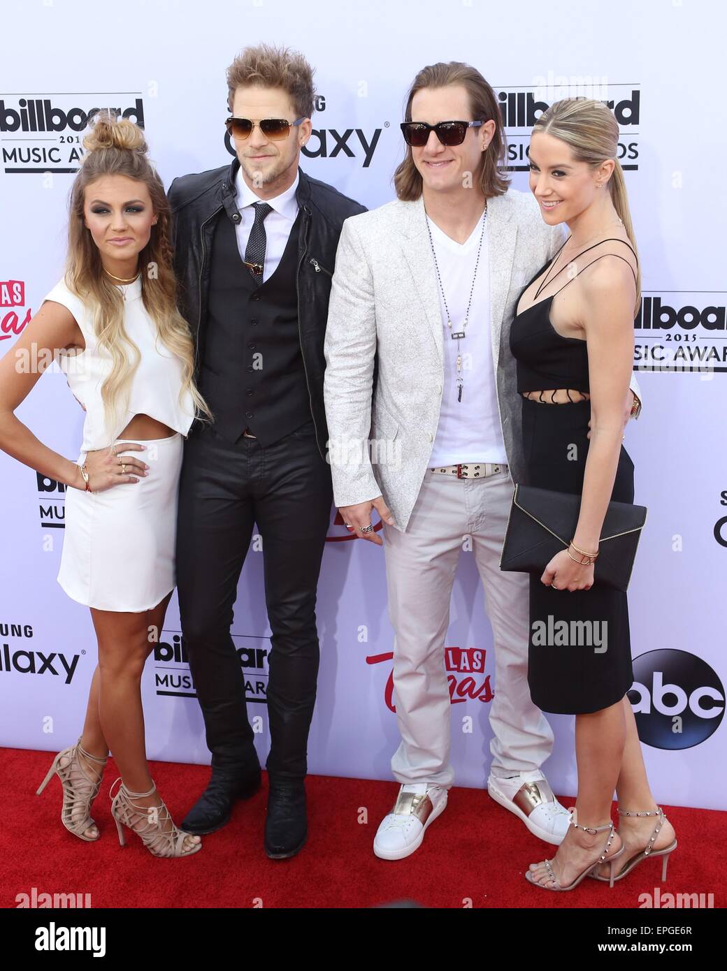 Las Vegas, NV, USA. 17. Mai 2015. Brittney-Marie Cole Kelley, Brian Kelley, Tyler Hubbard, Hayley Stommel, Florida Georgia Line im Ankunftsbereich für 2015 Billboard Music Awards - Teil 3, MGM Grand Garden Arena, Las Vegas, NV 17. Mai 2015. Bildnachweis: James Atoa/Everett Collection/Alamy Live-Nachrichten Stockfoto