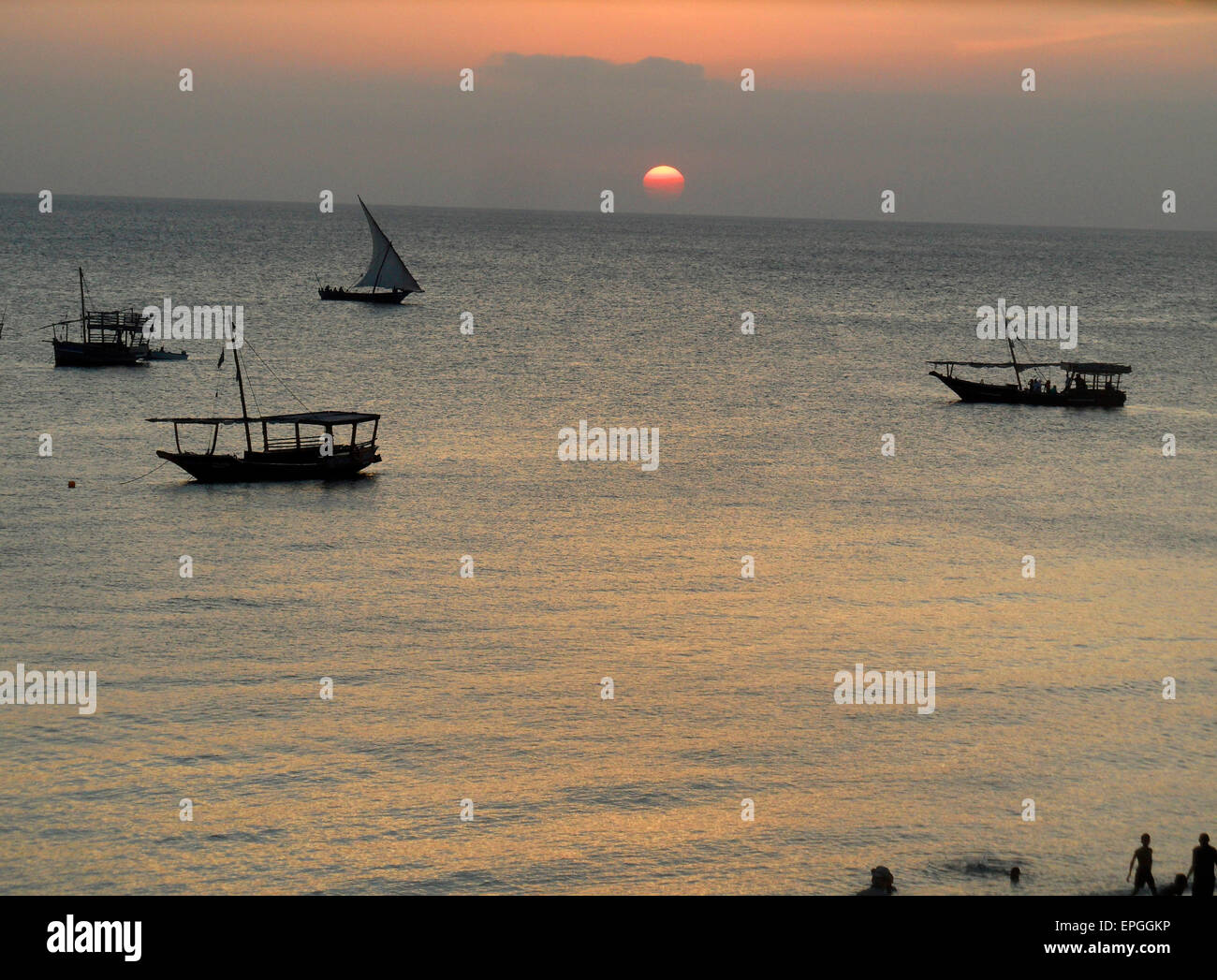 Februar 2012 - Tansania: Sonnenuntergang am Indischen Ozean, Sansibar, Tansania, Afrika. Stockfoto