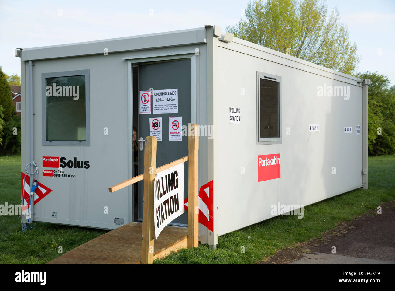 Die tragbaren Polling Station abgebildet am Wahltag im Dorado, Dosthill, Tamworth, Staffordshire Stockfoto