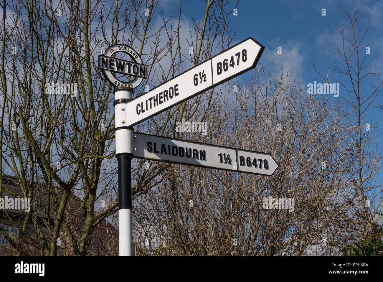 Wegweiser im Newton im Bowland Stockfoto