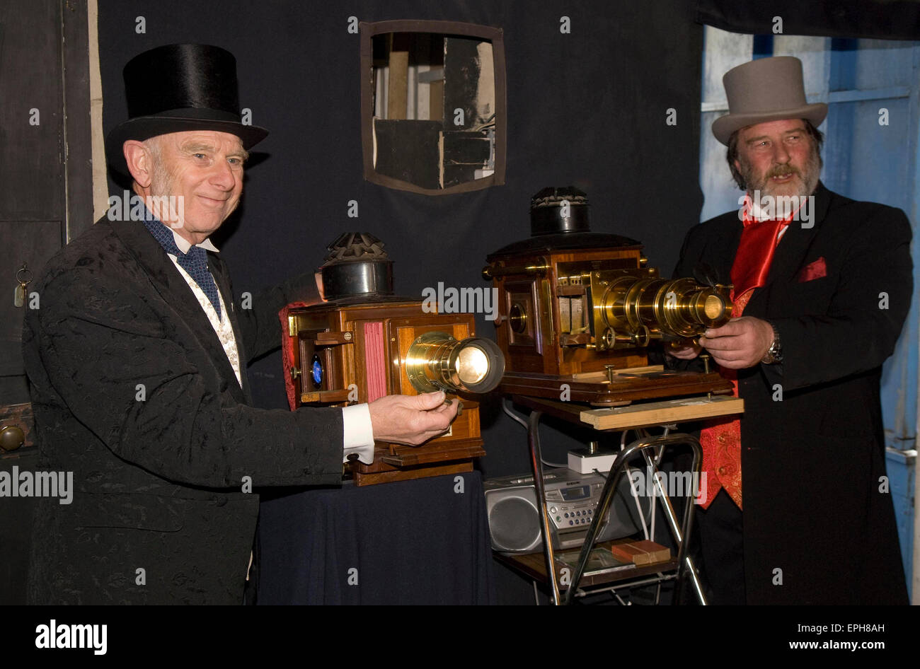 Der Filmvorführer gekleidet in viktorianischen Kostüm für eine magische Laterne zeigen, Liphook, Hampshire, UK. Stockfoto