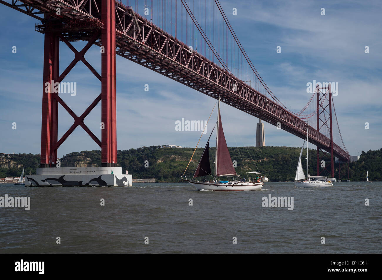 Die 25. Abril Hängebrücke in Lissabon Portugal Stockfoto
