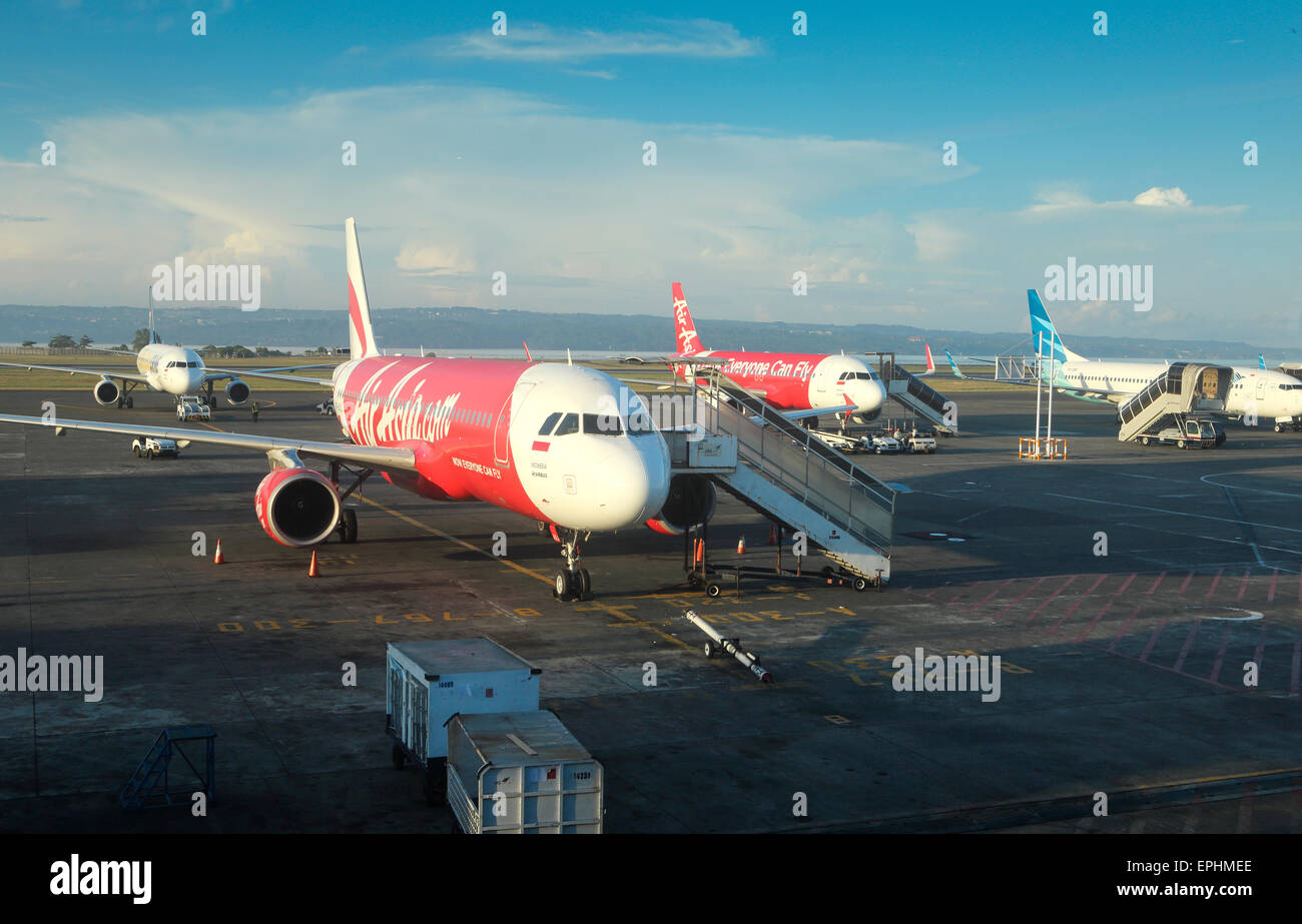 Air Asia Flugzeug auf Asphalt am internationalen Flughafen KLIA2 in Malaysia Stockfoto