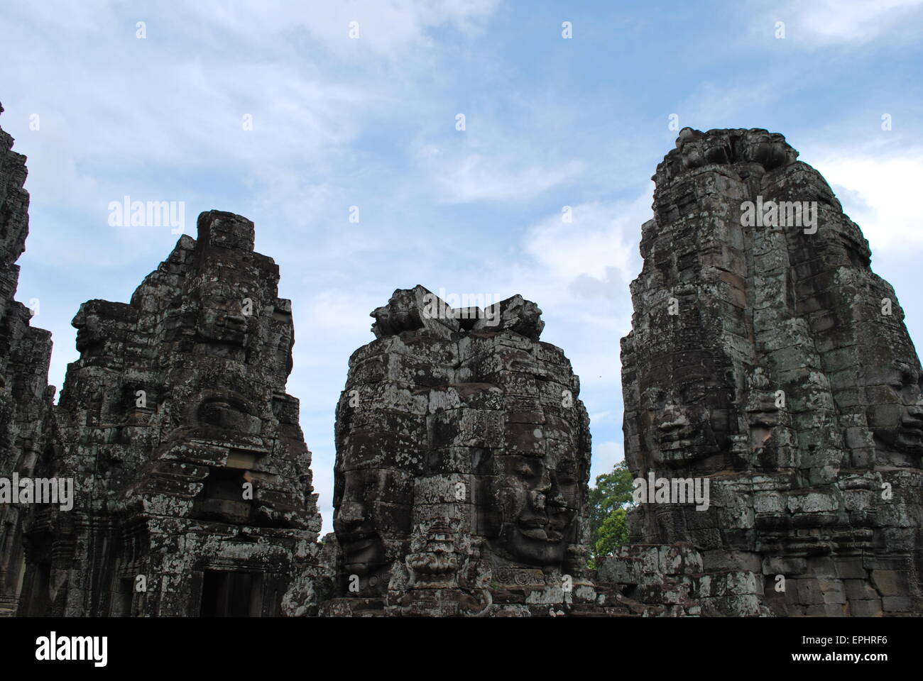 Geschnitzten Stein Kopf am Bayon, Angkor Thom, Angkor archäologischer Park, Kambodscha Stockfoto