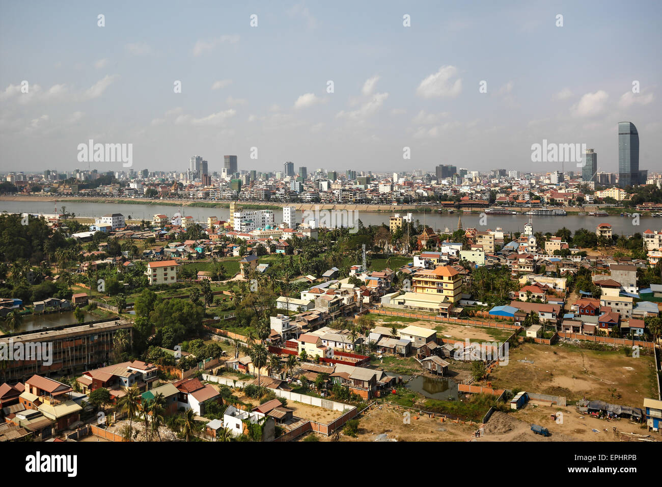 Skyline mit Canadia Bank und Vatannac Capital Tower, Tonle Sap Fluss, Phnom Penh, Kambodscha Stockfoto