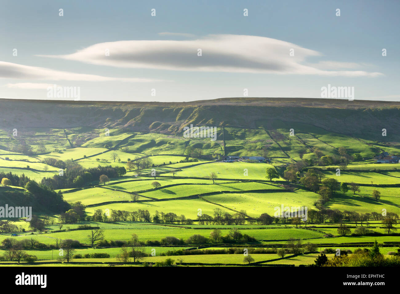 Linsenförmige Wolken über Danby Rigg, die North Yorkshire Moors, Mai 2015 Stockfoto