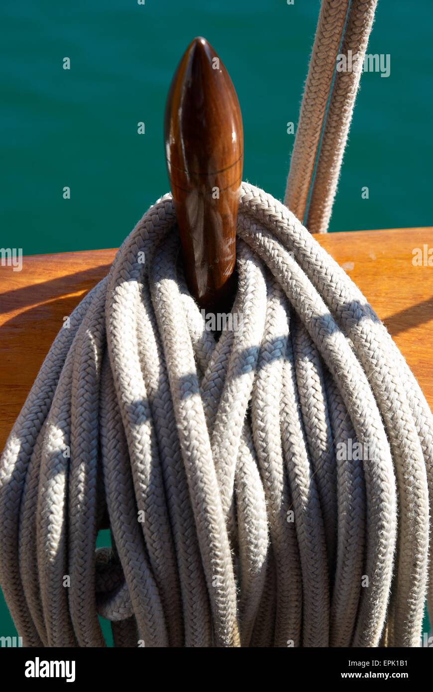 Yacht-Seile und Taue Stockfoto