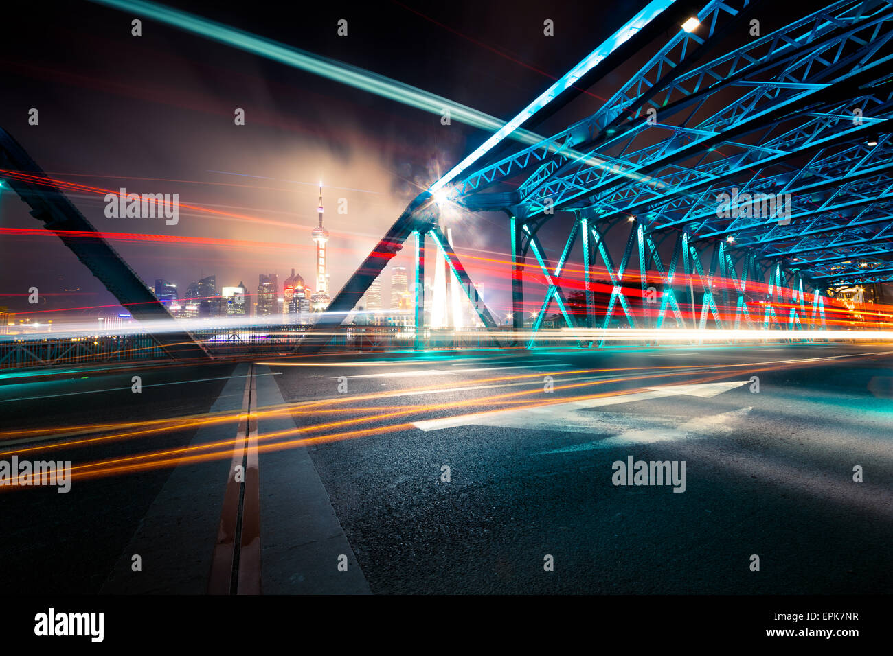 Gartenbrücke bei Night of shanghai china Stockfoto