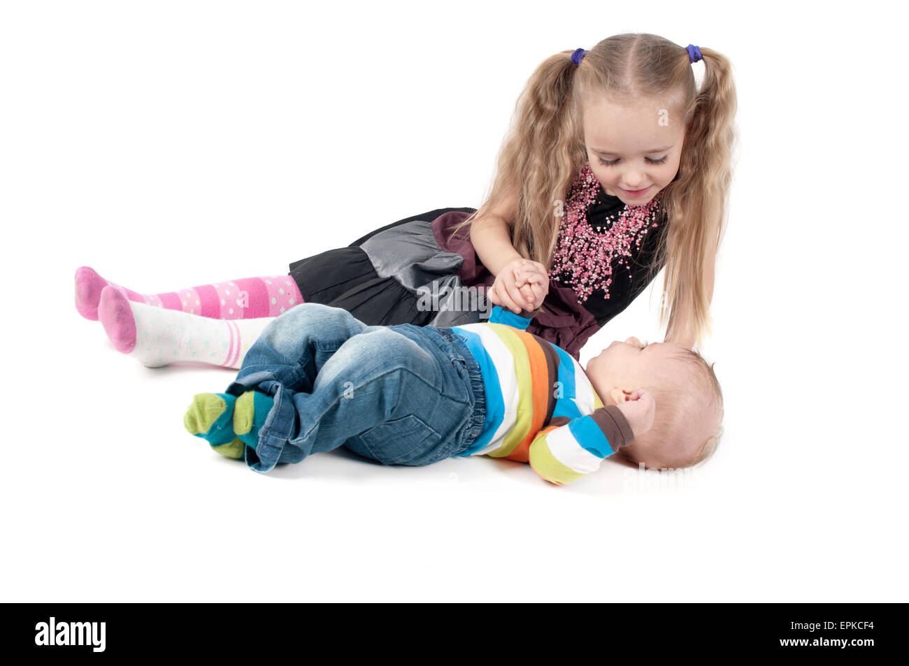 Neugeborenes Baby Boy mit Schwester Stockfoto