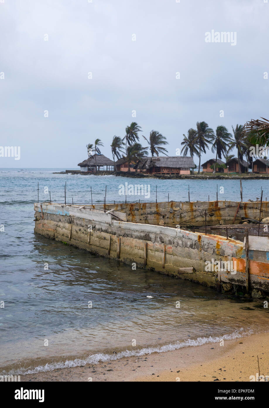Panama, San Blas Inseln, Mamitupu, Schutz vor dem steigenden Meeresspiegel In einem indischen Dorf Kuna Stockfoto