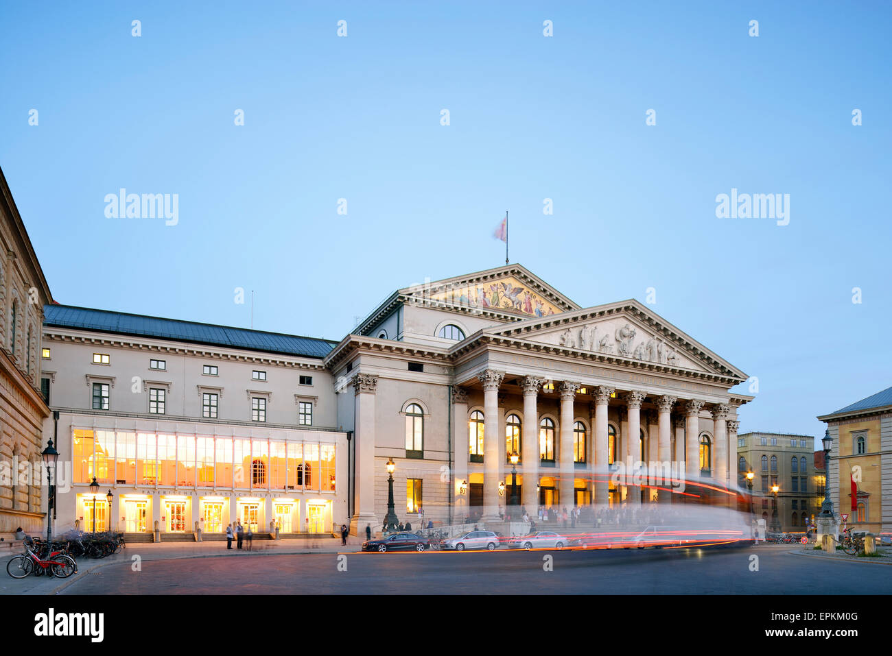 Deutschland, Bayern, München, Residenztheater und Nationaltheater zur blauen Stunde Stockfoto
