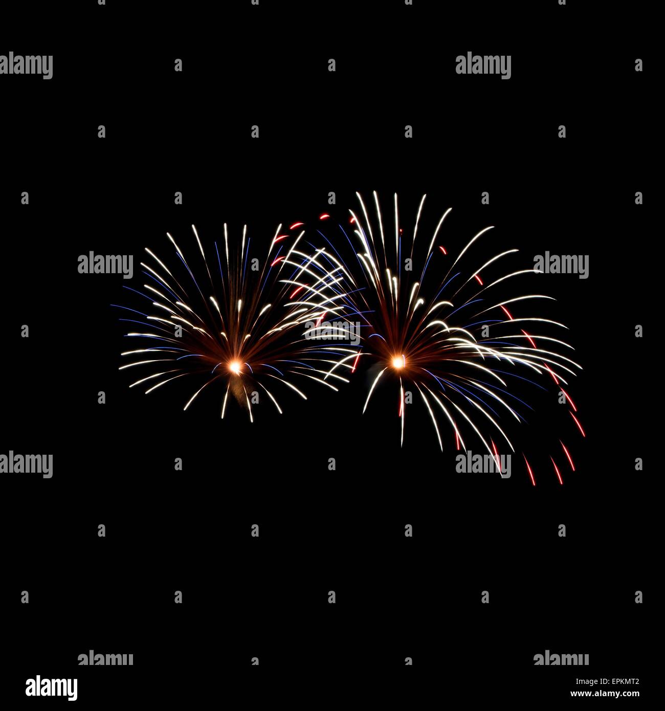 Goldene orange super Feuerwerk in dunklem Hintergrund isoliert hautnah mit dem Platz für Text, Malta Fireworks Festival, 4 Juli Stockfoto