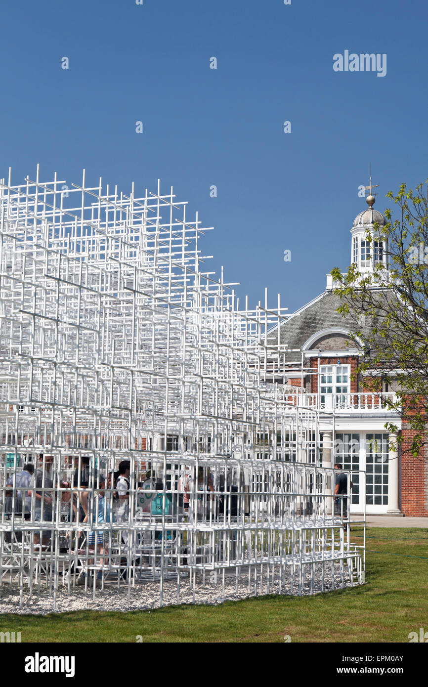 Temporäre architektonische Installation an der Serpentine Pavillon 2013, Kensington Gardens, London, England, UK Stockfoto