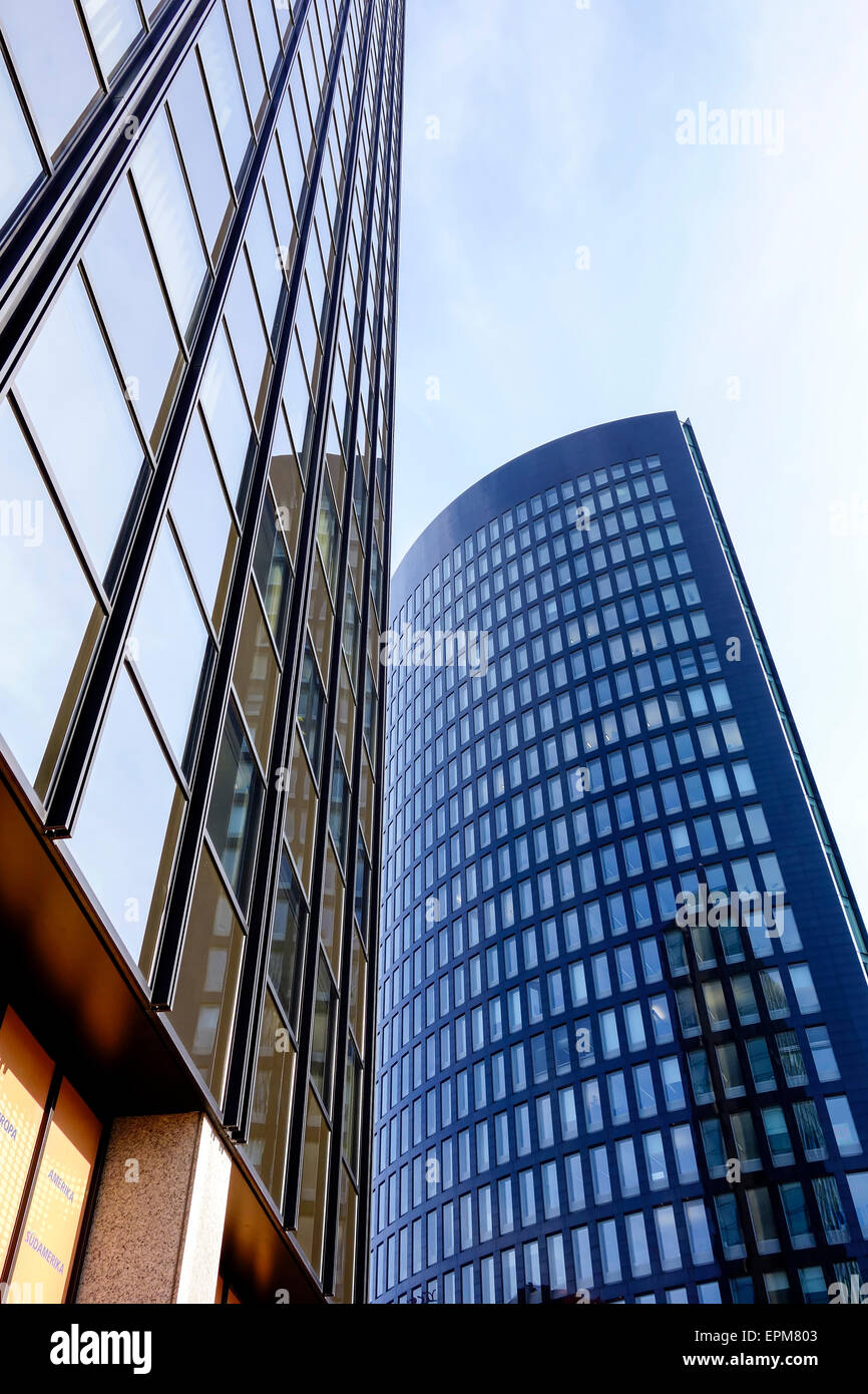 Deutschland, Dortmund, Fassaden von zwei Bürogebäuden Stockfoto