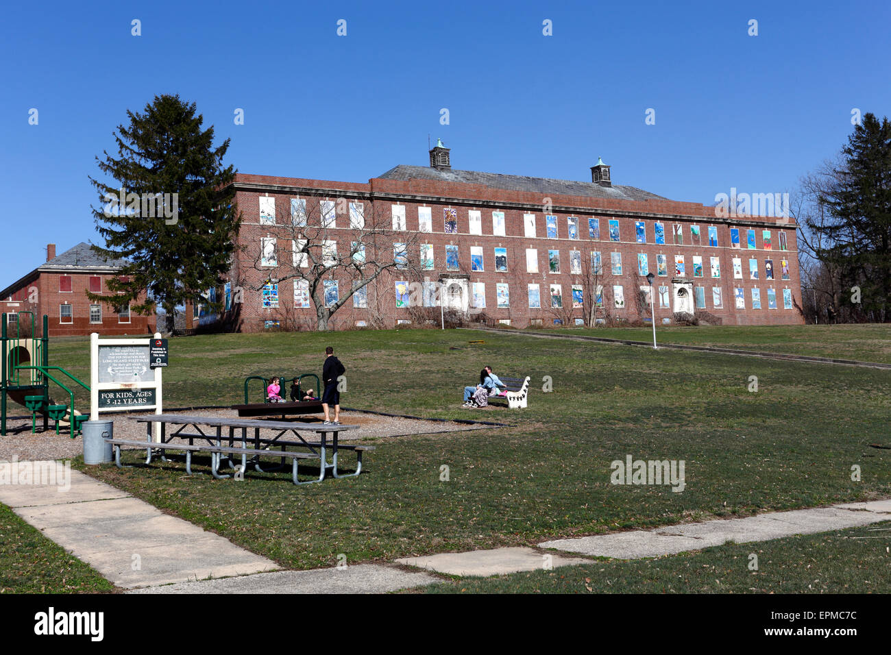 Spielplatz im verlassenen psychiatrischen Krankenhaus Kings Park Long Island Stockfoto