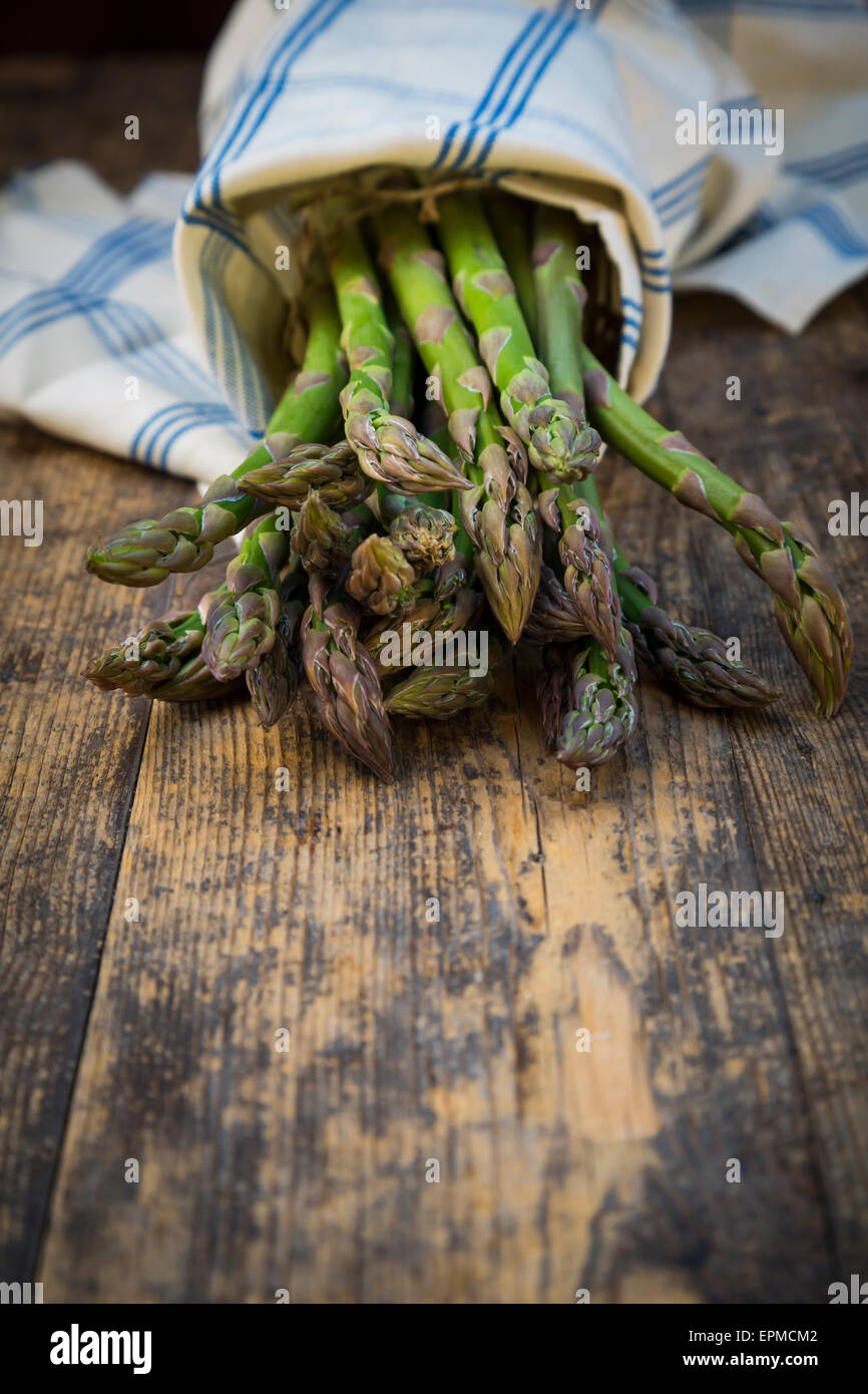 Bio grüner Spargel, Spargel officinalis Stockfoto