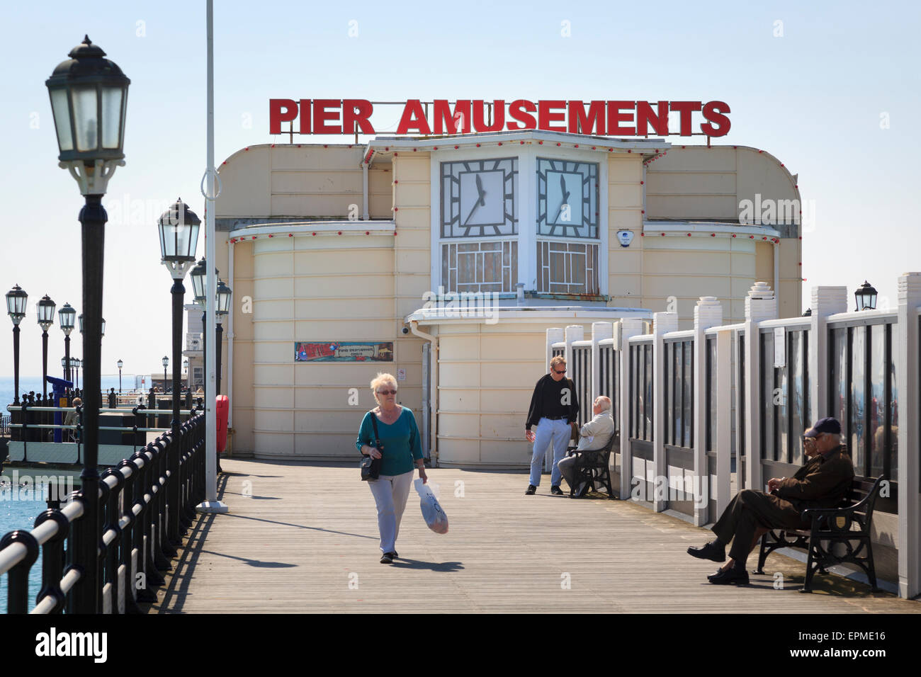 Außenseite des Worthing Pier Amusments Arcade Stockfoto