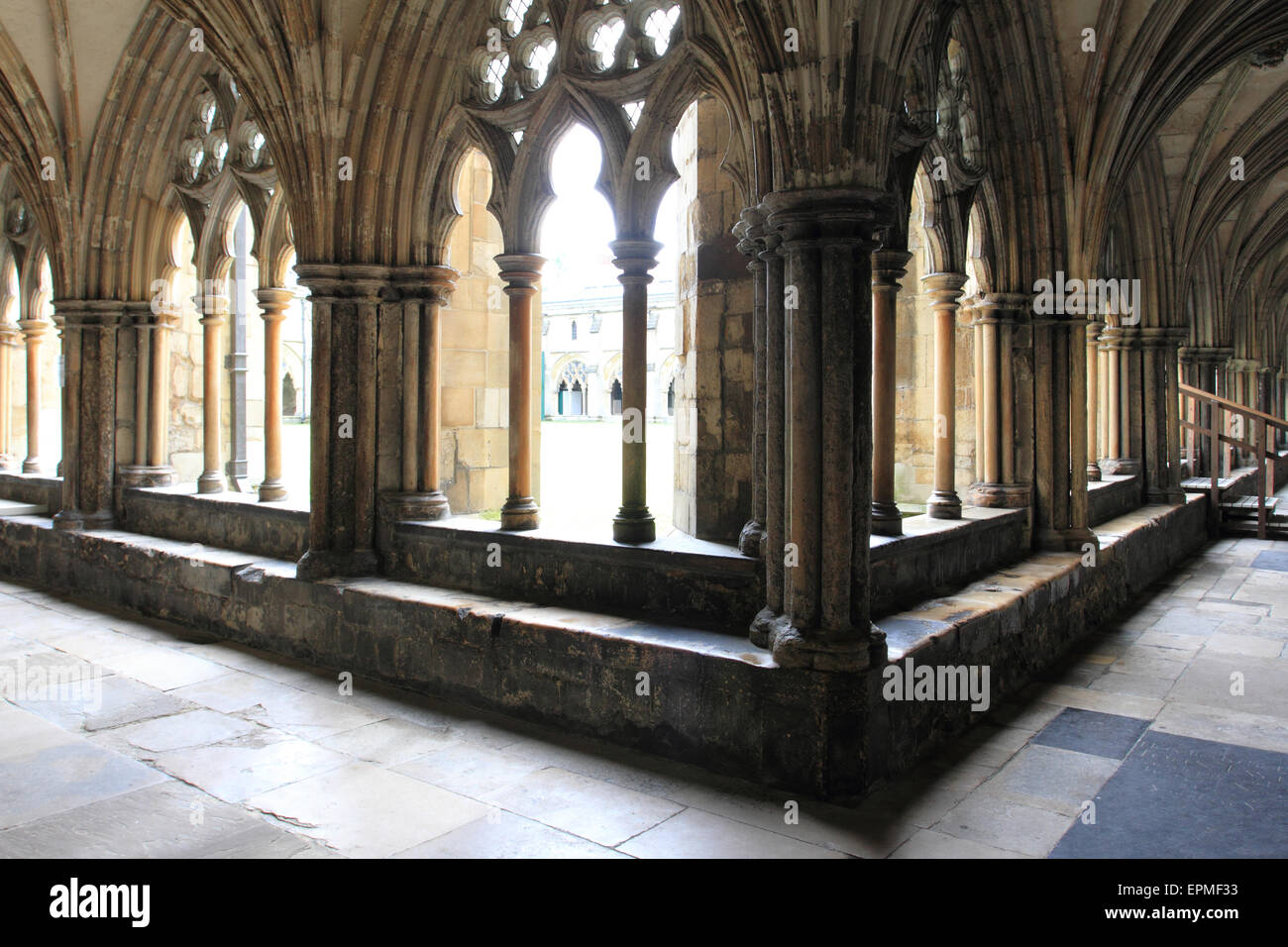 Die Klöster in Norwich Cathedral, Kalkstein gebaut, Norwich, Norfolk, Großbritannien Stockfoto