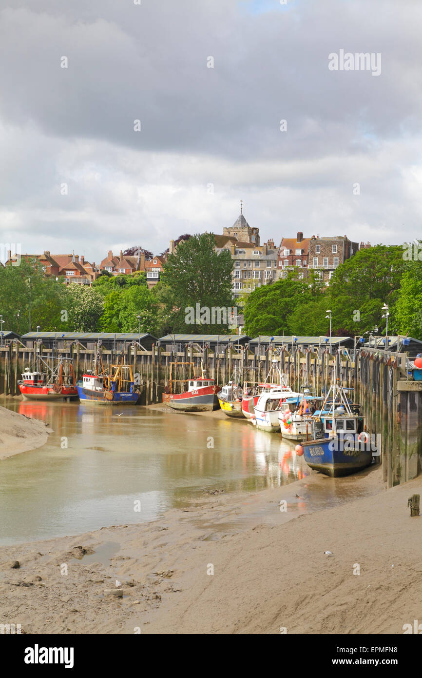 Blick von Roggen über die Fischerboote vertäut am Fluss Rother, East Sussex, England, UK Stockfoto