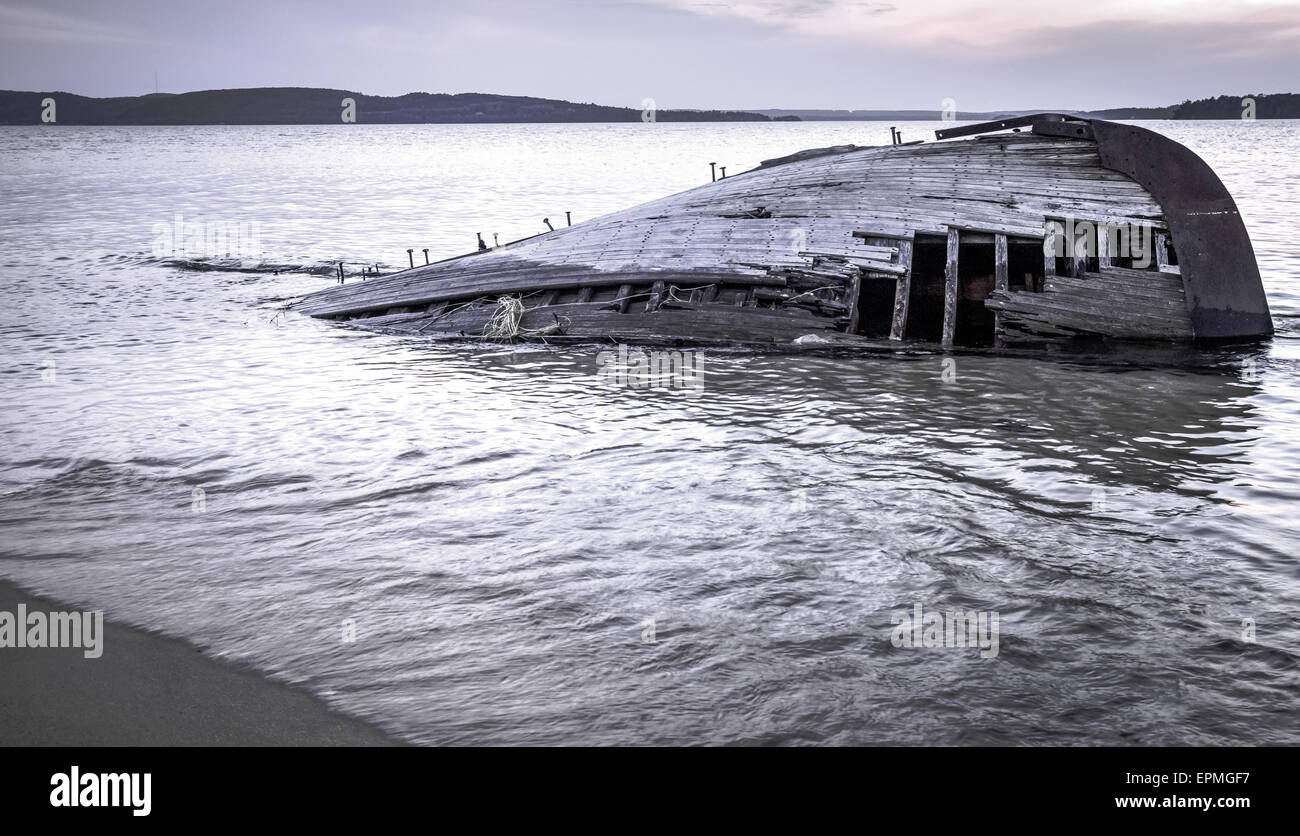 Ghost Ship. Historische hölzerne Schiffbruch an den Ufern des Lake Superior. Pictured Rocks National Lakeshore. Munising, Michigan. Stockfoto