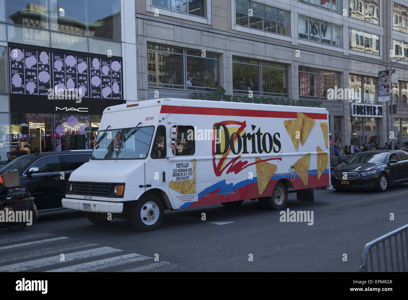 Doritos LKW fährt entlang der 14th Street am Union Square in New York City. Stockfoto