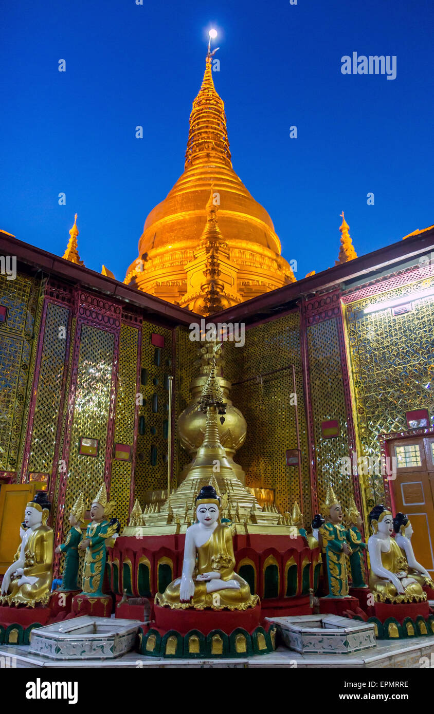 Buddhistische Pagode an der Spitze des Mandalay Hill Stockfoto