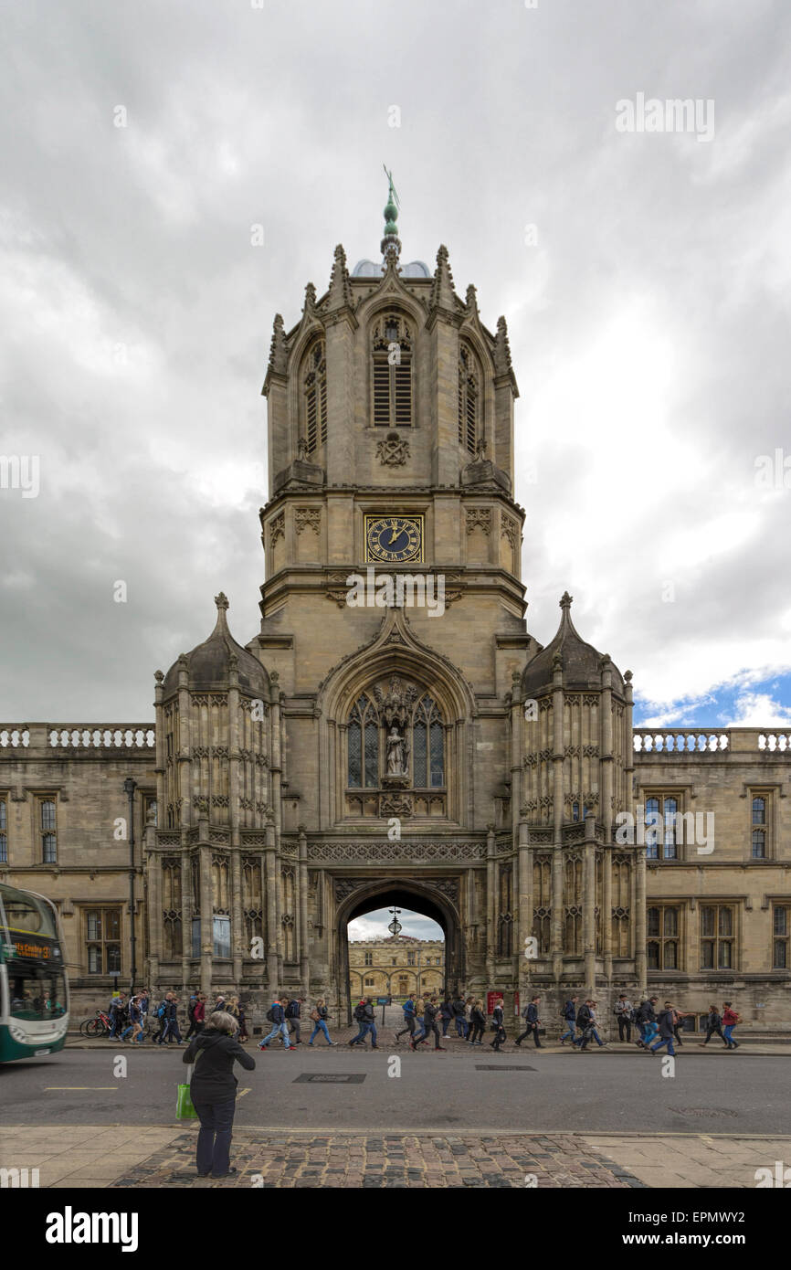 Tom Tower oder große Tom ist die Bell Tower des Christ Church College, Fassade und Tor von St Aldate betrachtet, Oxford, England, UK Stockfoto