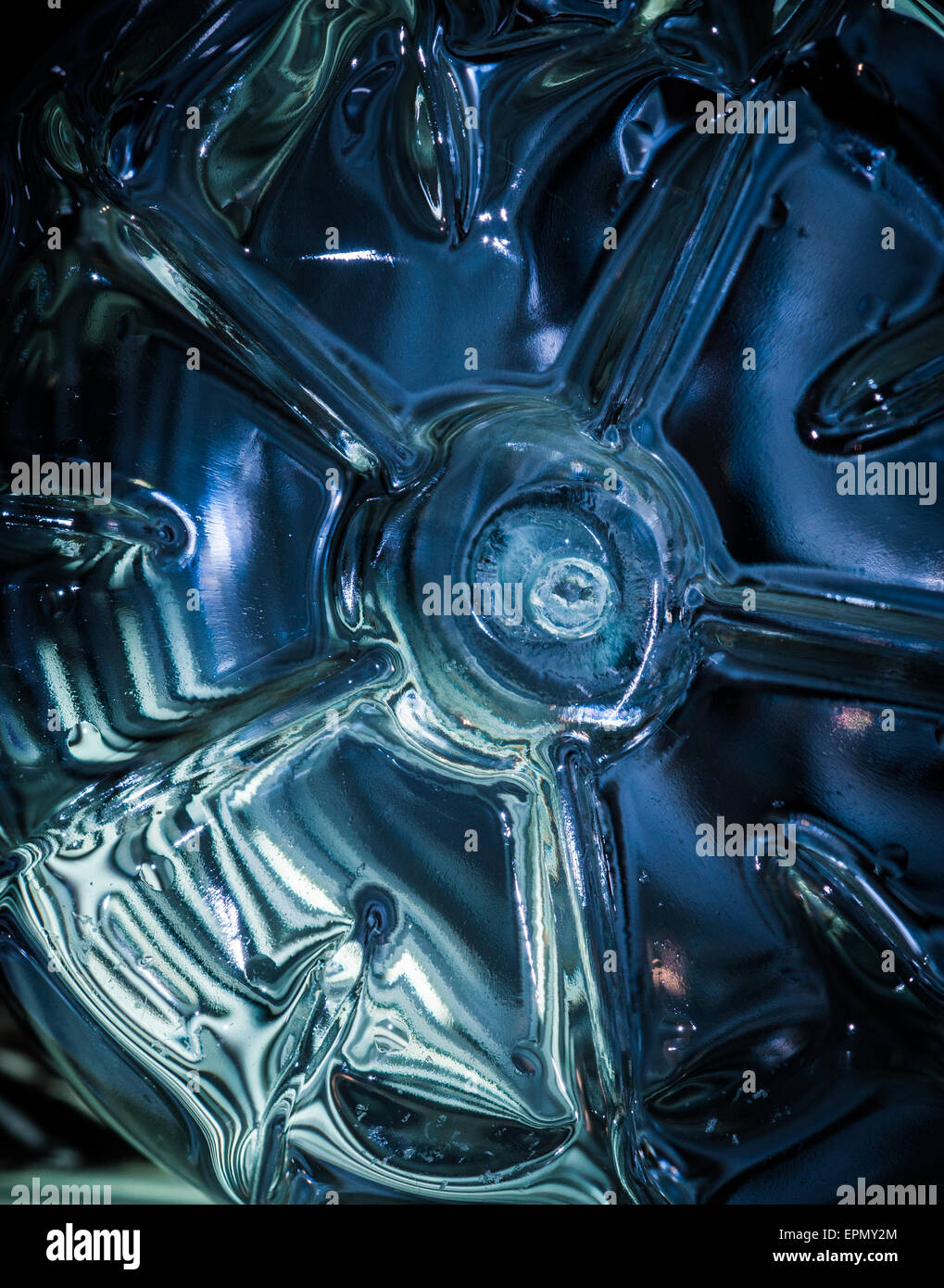 Blauen Plastikflasche unten Makroaufnahme closeup Stockfoto