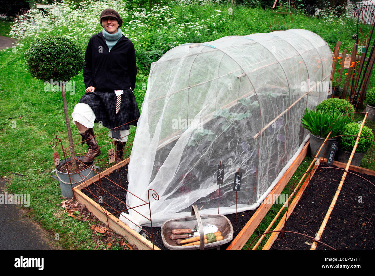 Schutznetz für Gemüse von Pflanze-Tunnel Stockfoto
