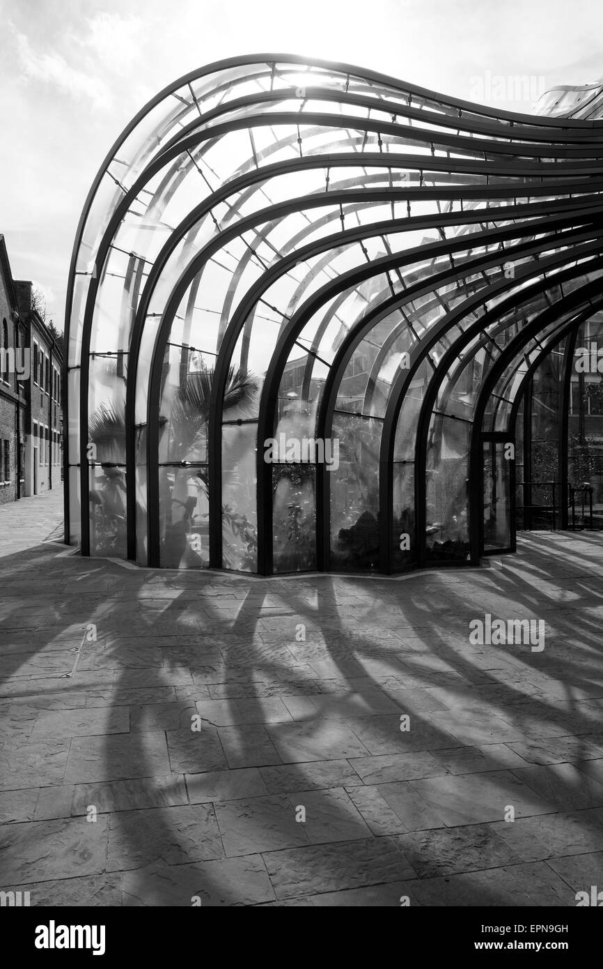 Blick Glashaus. Bombay Sapphire Brennerei, Laverstoke, Vereinigtes Königreich. Architekt: Heatherwick Studio, 2014. Stockfoto