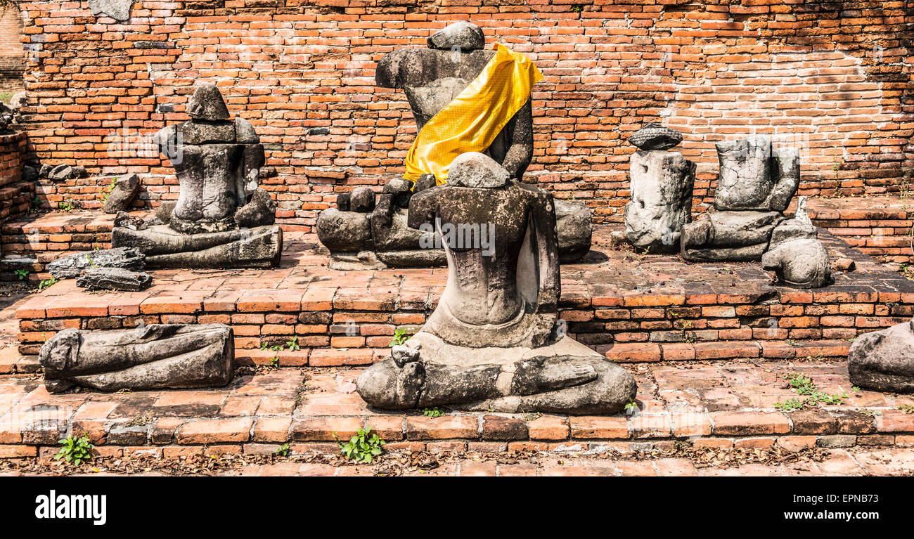 Buddha-Statuen ohne Köpfe, Wat Racha Burana, Ayutthaya, Chang Wat Phra Nakhon Si Ayutthaya, Thailand Stockfoto