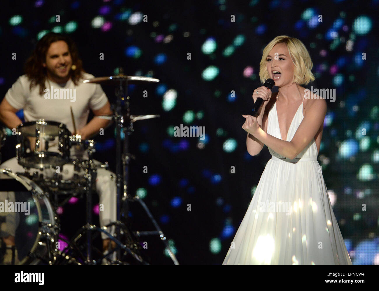 Sängerin Polina Gagarina vertreten Russland führt während der ersten Semi Final für den Eurovision Song Contest 2015 in Wien, Österreich, 19. Mai 2015. Das große Finale von der 60. jährliche Eurovision Song Contest (ESC) statt findet am 23. Mai 2015. Foto: Julian Stratenschulte/dpa Stockfoto