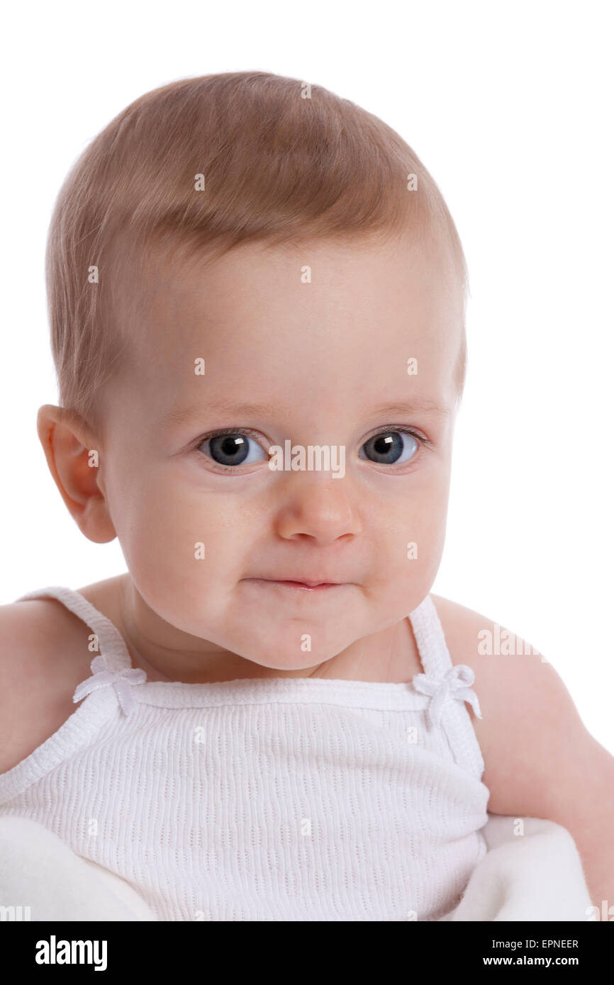 Porträt von einem Babymädchen mit großen Augen auf weißem Hintergrund Stockfoto