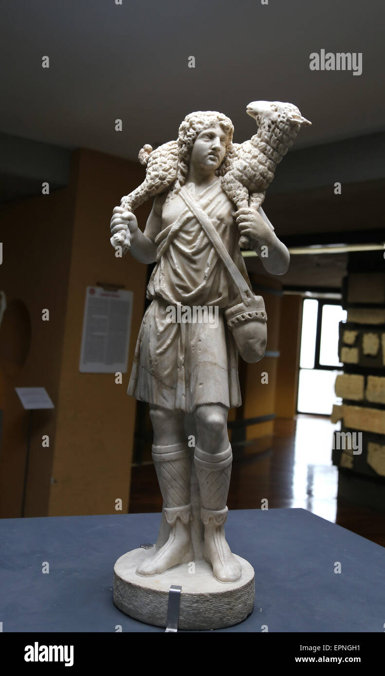 Frühe Christen. Statue des guten Hirten, tragen ein Lamm. 3. Jahrhundert N.Chr.. Von Katakombe Domitilla. Vatikanischen Museen. Stockfoto