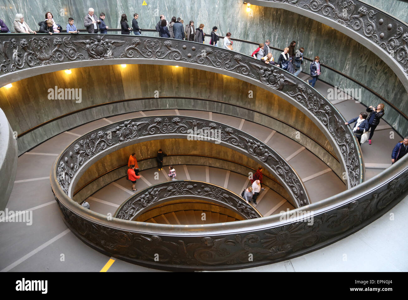 Bramante-Treppe. Vatikanischen Museen. Entworfen von Giuseppe Momo, 1932, Wendeltreppe, entworfen von Bramante inspiriert. Stockfoto