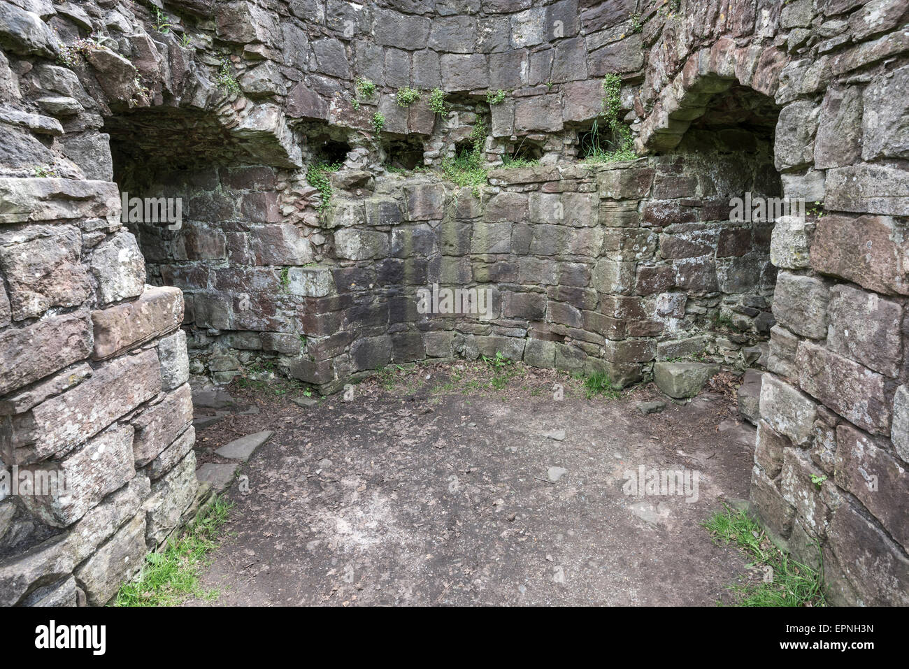 Funktion in der alten Steinmauern der mittelalterlichen Ruine von Beeston Schloß in Cheshire, England. Stockfoto