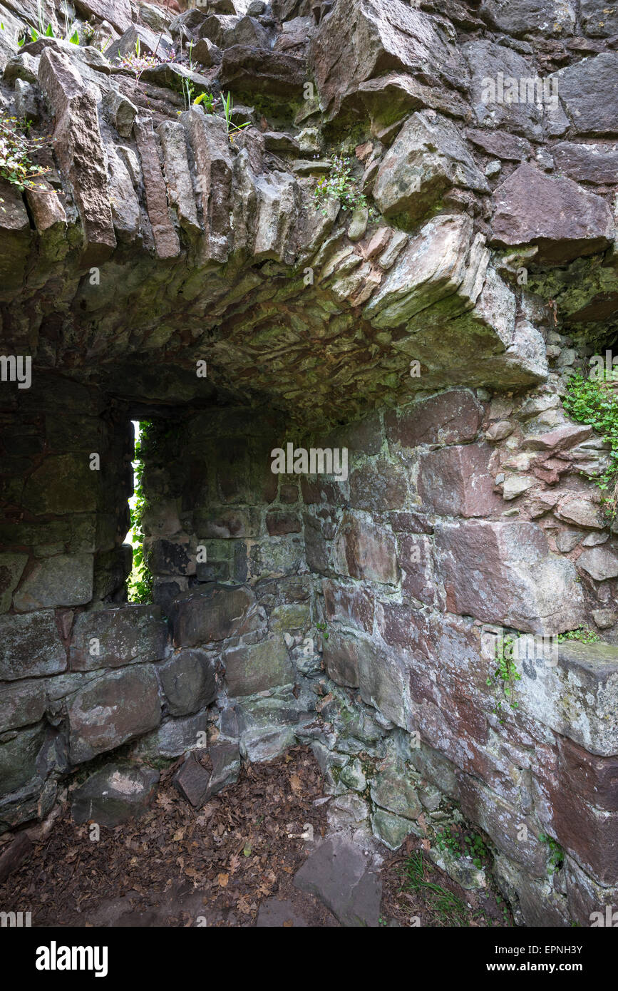 Funktion in der alten Steinmauern der mittelalterlichen Ruine von Beeston Schloß in Cheshire, England. Stockfoto