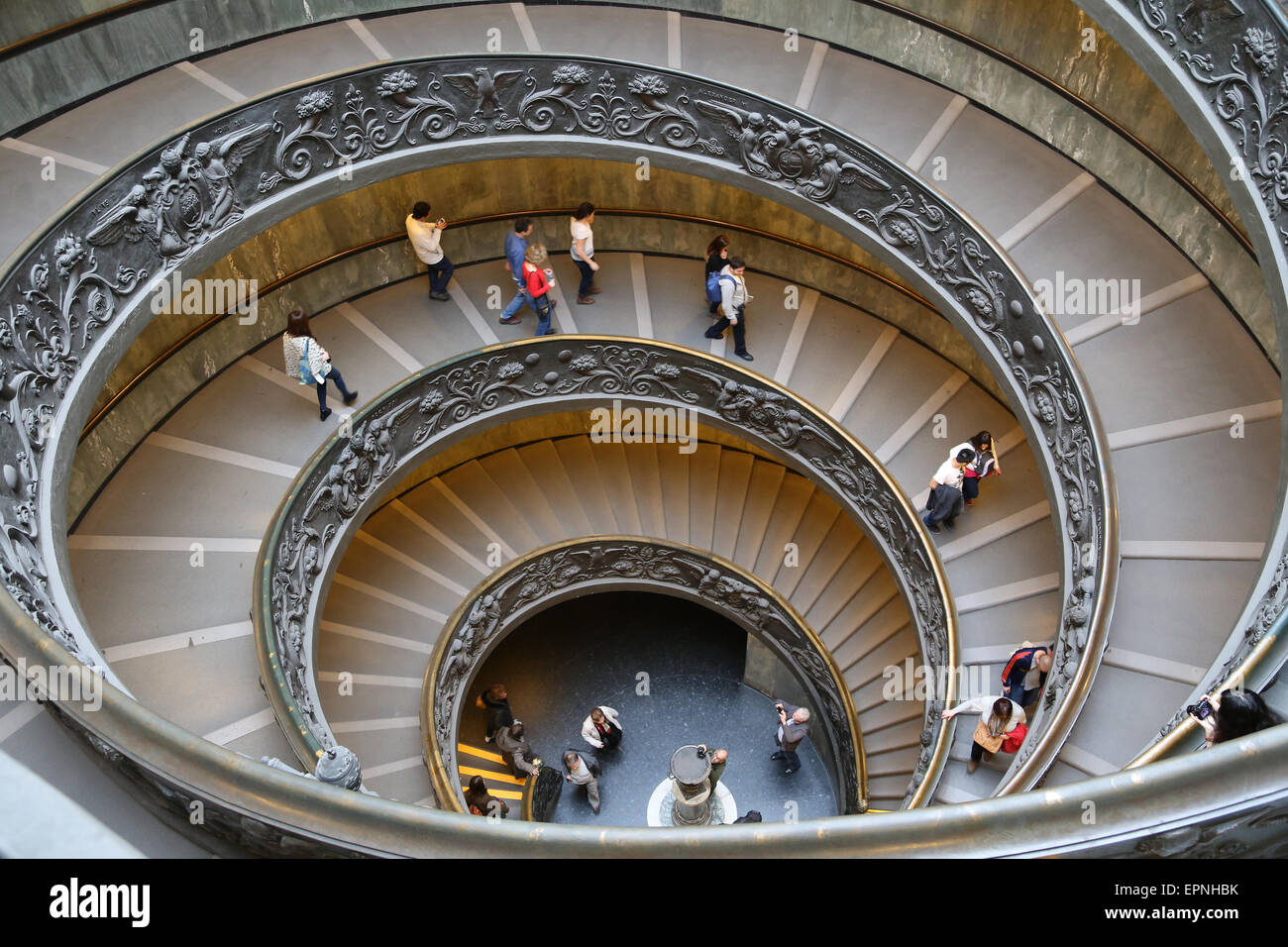 Bramante-Treppe. Vatikanischen Museen. Entworfen von Giuseppe Momo, 1932, Wendeltreppe, entworfen von Donato Bramante inspiriert. Stockfoto