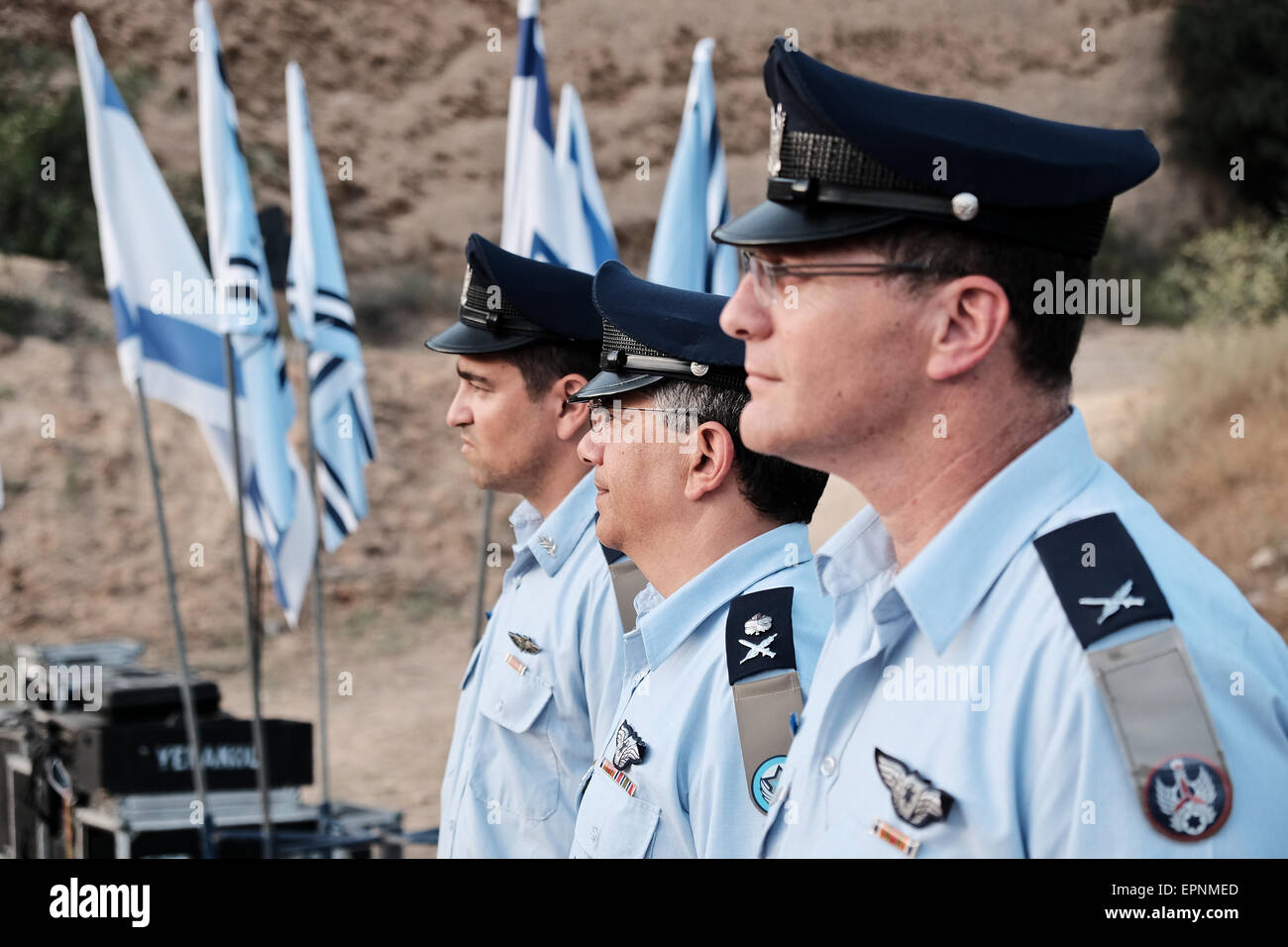 Israel. 19. Mai 2015. Major-General AMIR ESHEL (C), Kommandeur der israelischen Luftwaffe, besucht eine Demonstration von IDF-Einheit 669 Kämpfer. IDF ist 669, luftgestützte Rettung und Evakuierungseinheit die Israel Defense Forces airborne Medevac Extraktionseinheit, Special Air Forces Command der israelischen Luftwaffe untergeordnet. Es gilt als einer der führenden Eliteeinheiten der israelischen Armee. Bildnachweis: Nir Alon/Alamy Live-Nachrichten Stockfoto