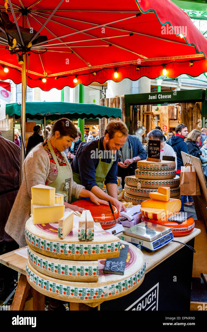 Käse für den Verkauf an Borough Cheese Company, Borough Market, London Bridge, London, England Stockfoto